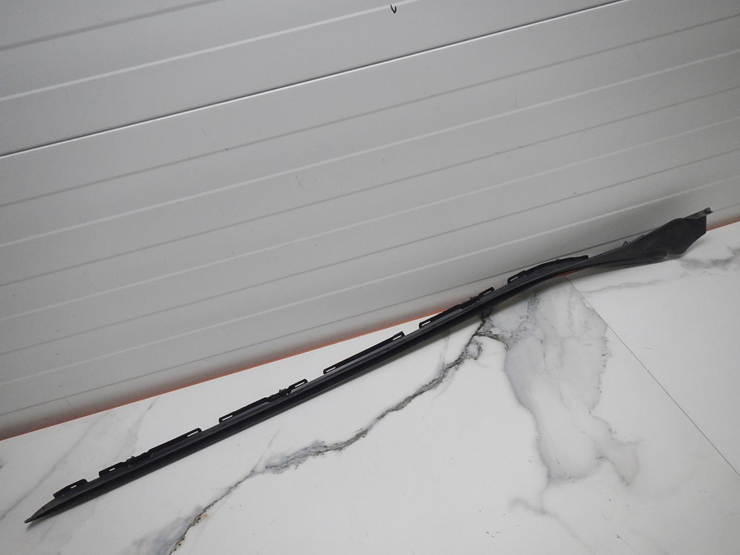 Молдинг лобового стекла