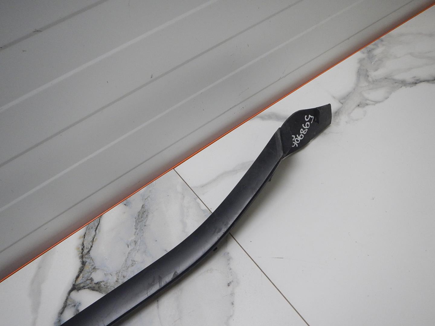 Молдинг лобового стекла