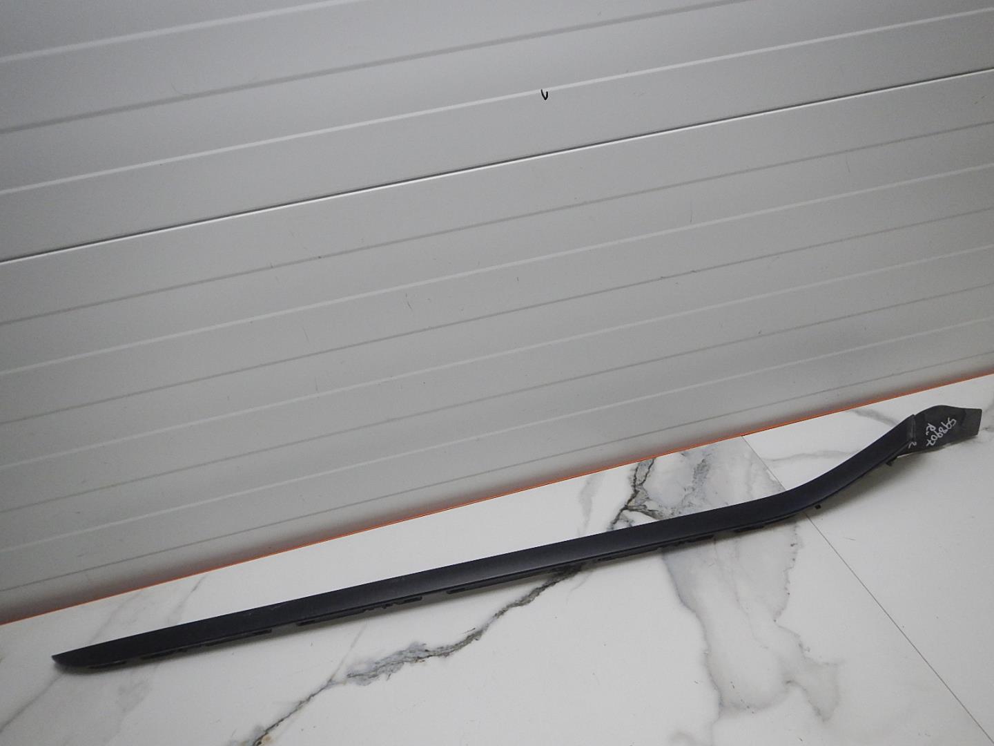 Молдинг лобового стекла