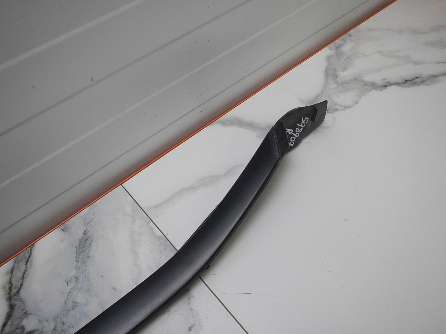 Молдинг лобового стекла