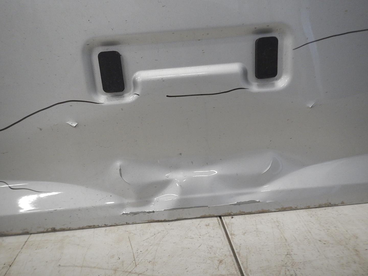 Дверь багажника