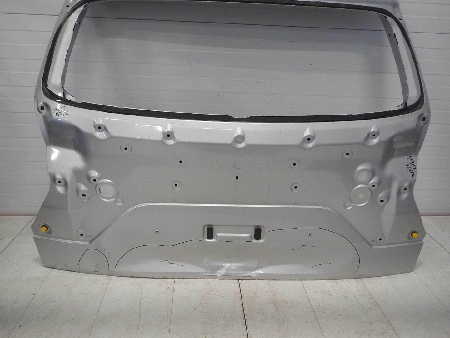 Дверь багажника