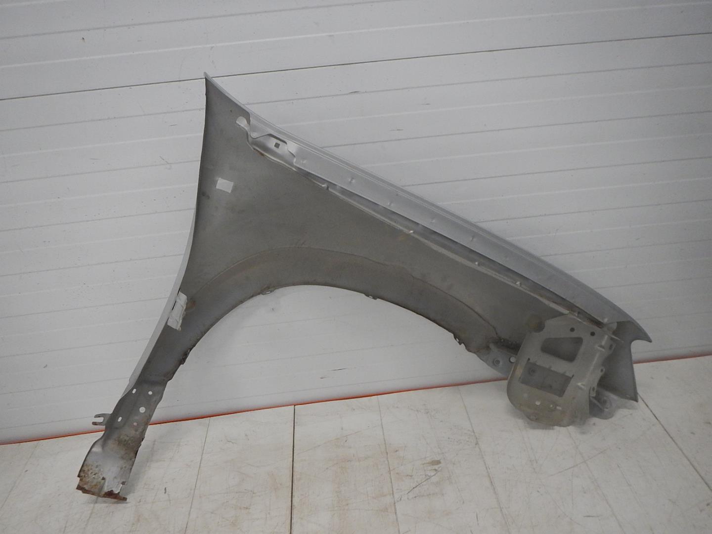 Крыло переднее левое