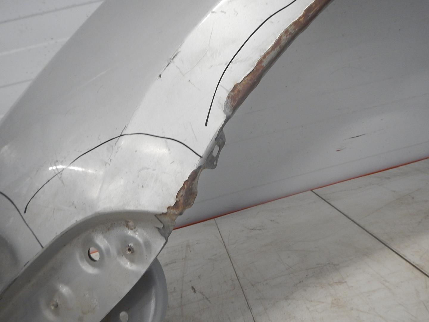 Крыло переднее левое