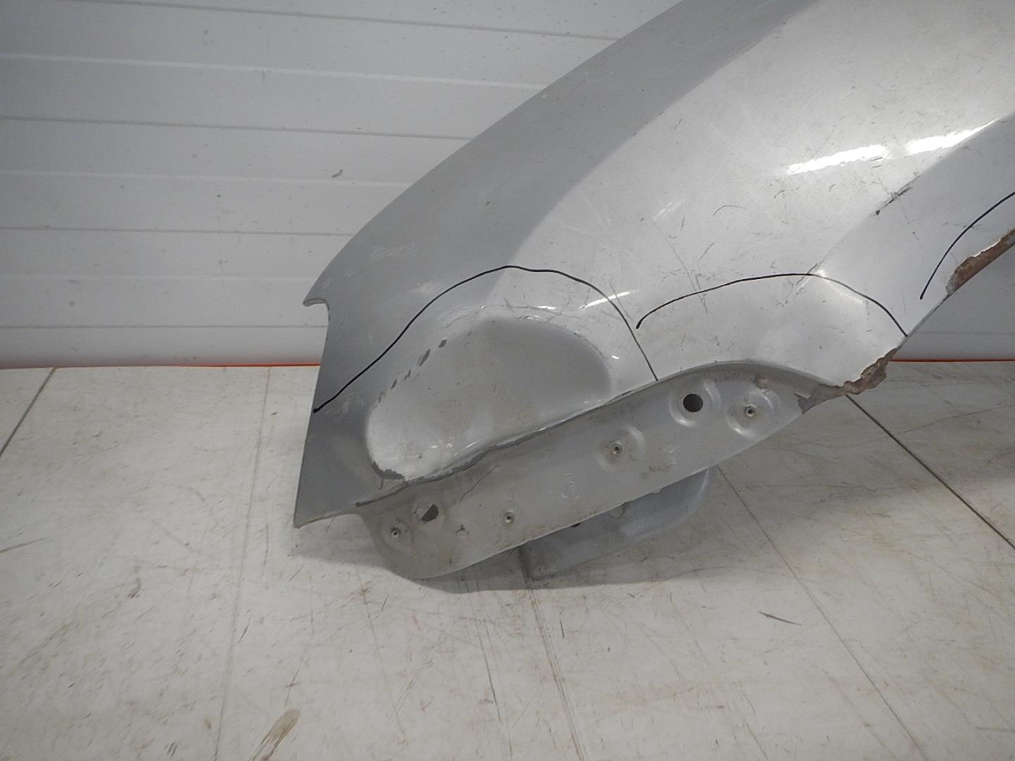 Крыло переднее левое