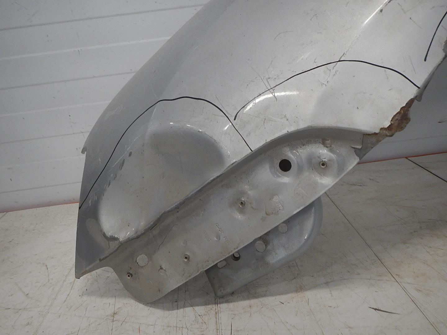 Крыло переднее левое