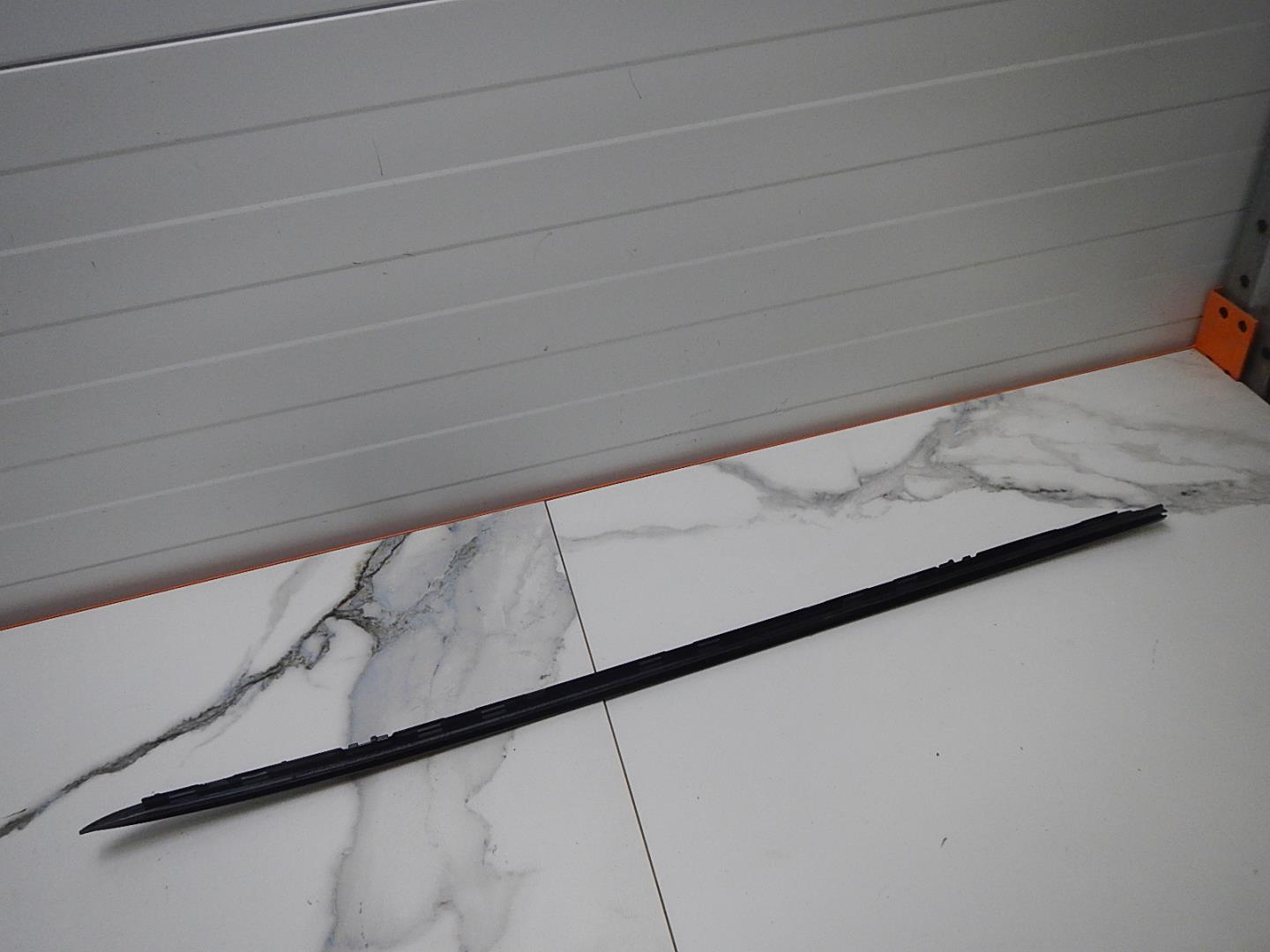 Молдинг лобового стекла