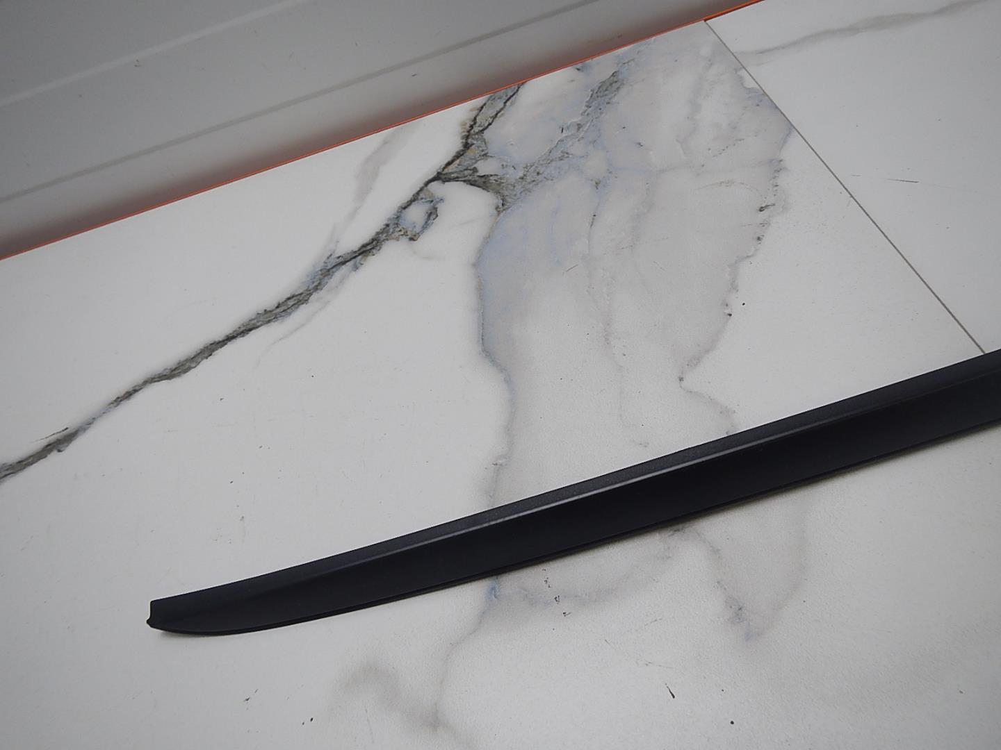 Молдинг лобового стекла