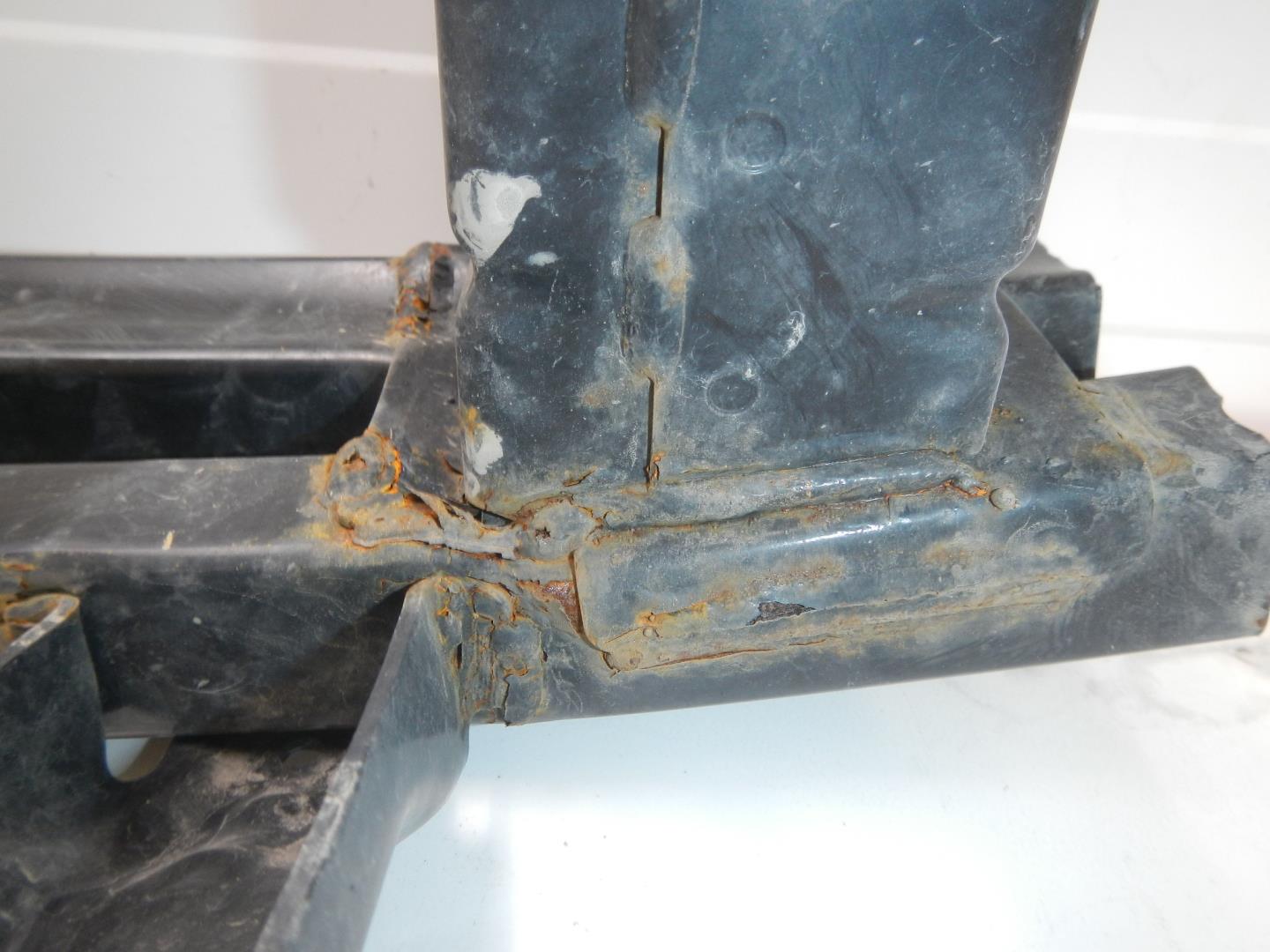 Усилитель переднего бампера