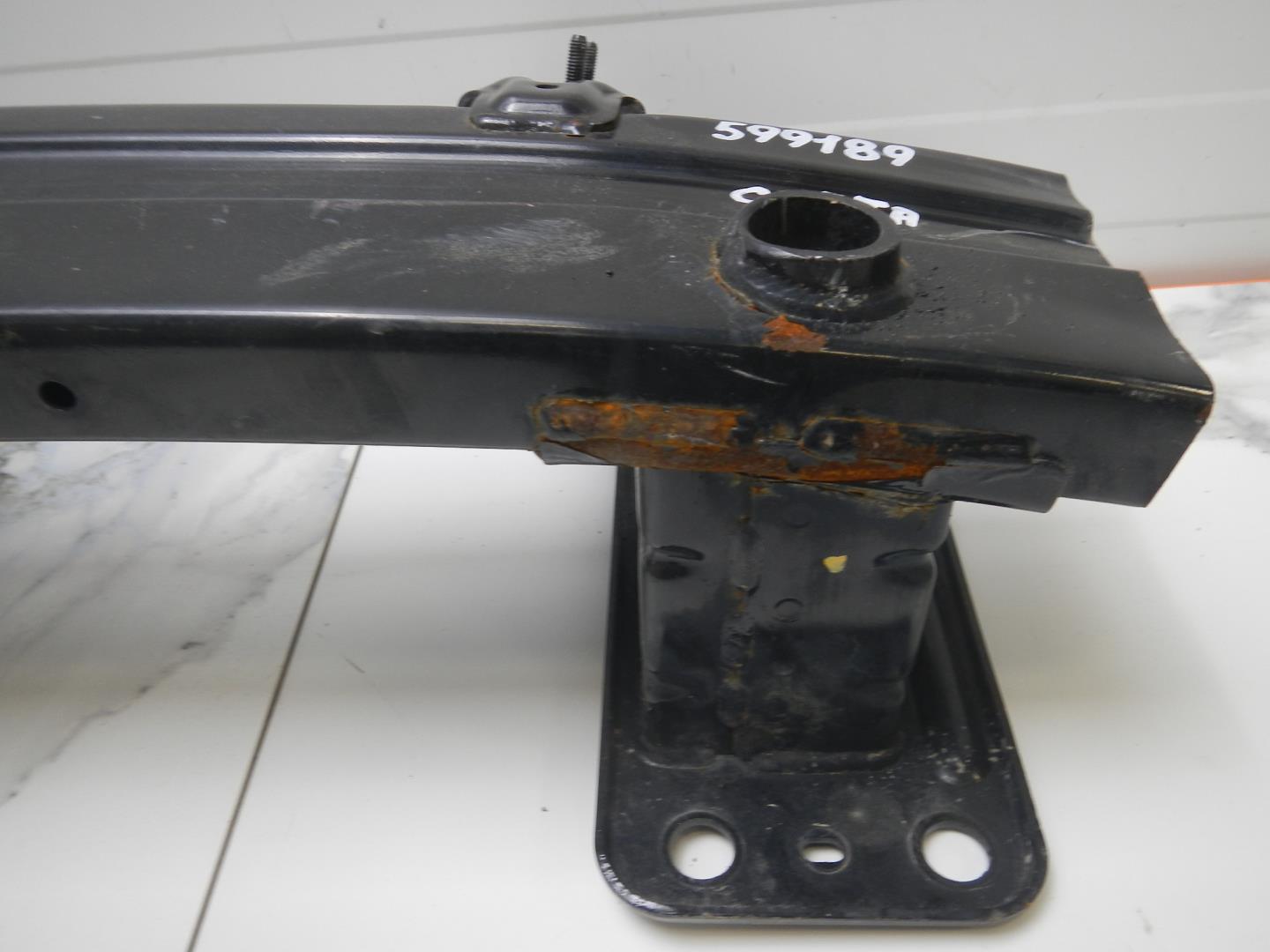 Усилитель переднего бампера