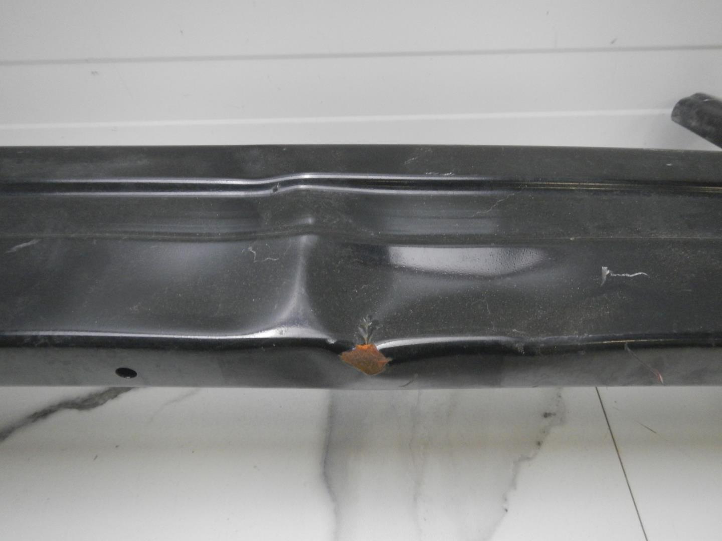 Усилитель переднего бампера