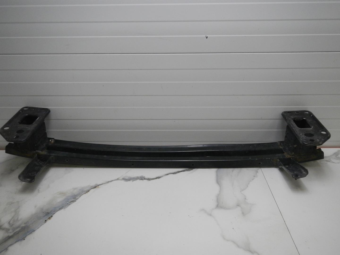 Усилитель переднего бампера