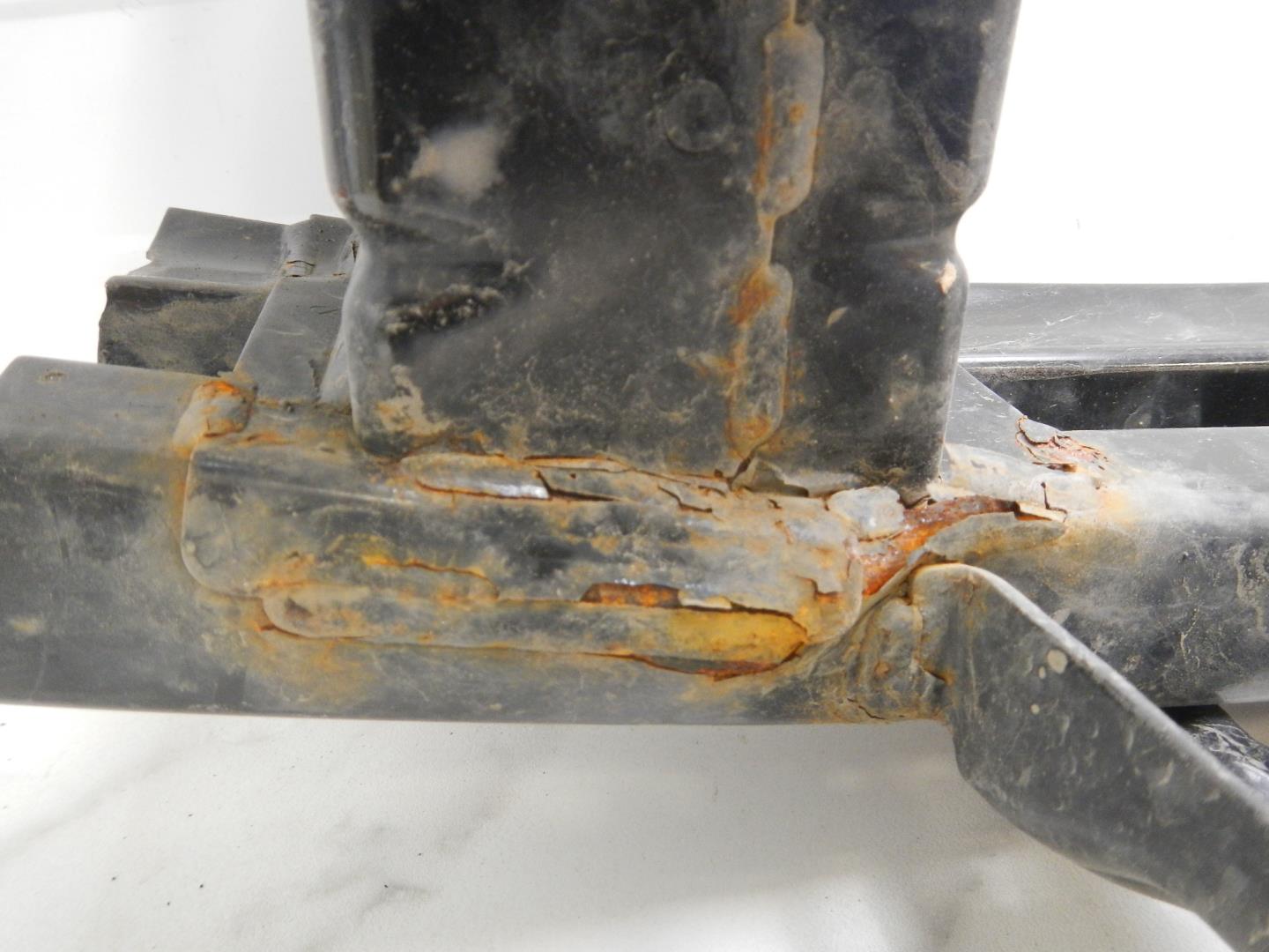 Усилитель переднего бампера