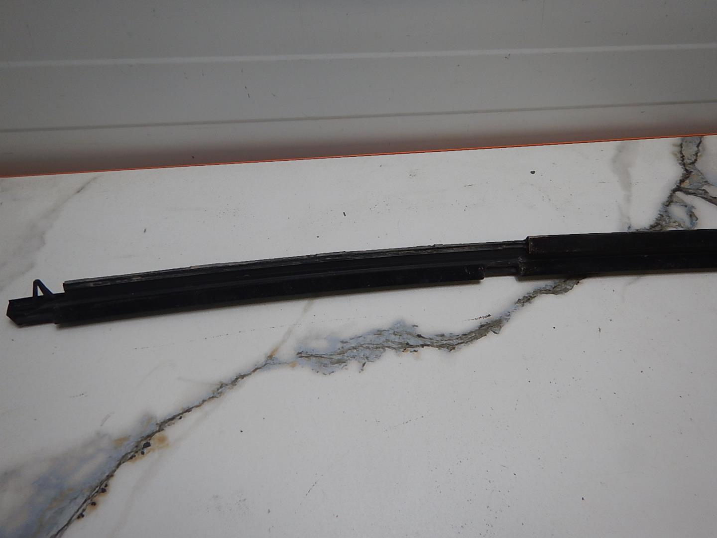 Накладка стекла заднего правого