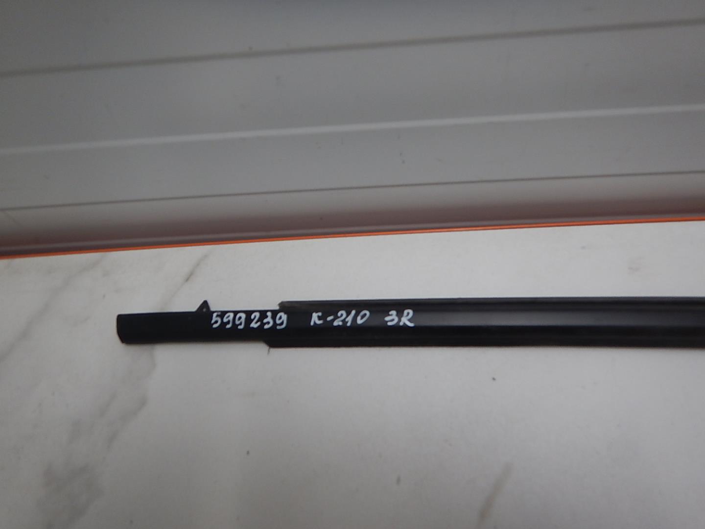 Накладка стекла заднего правого