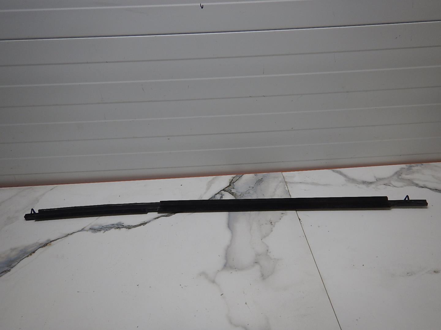 Накладка стекла заднего правого