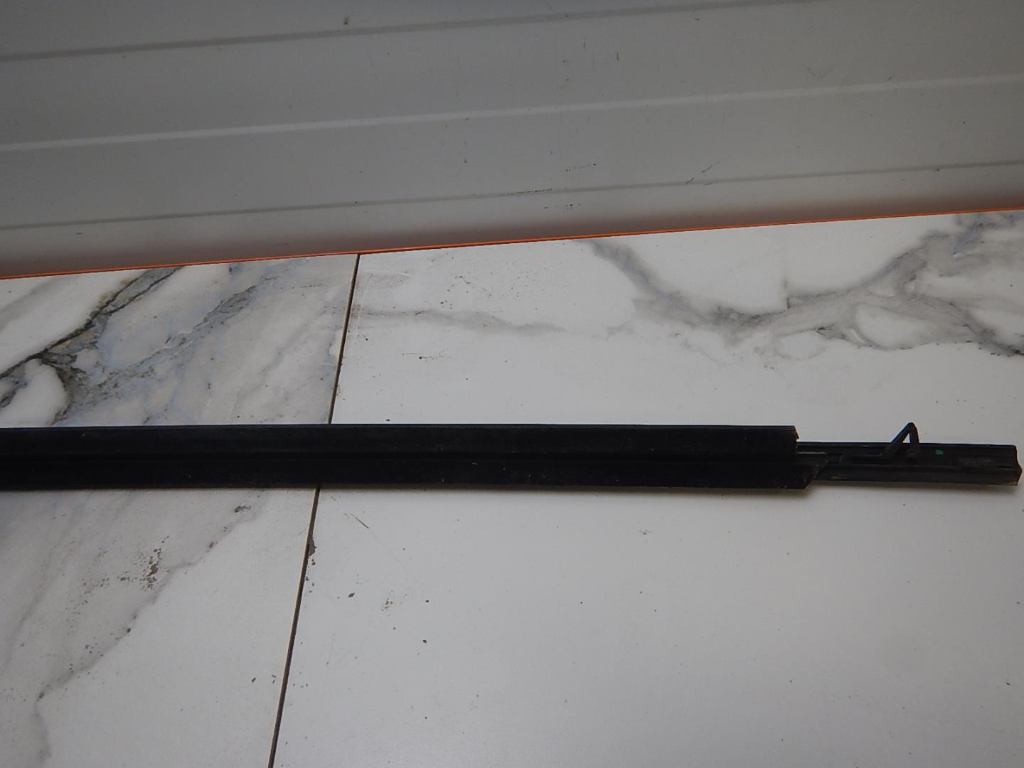 Накладка стекла заднего правого