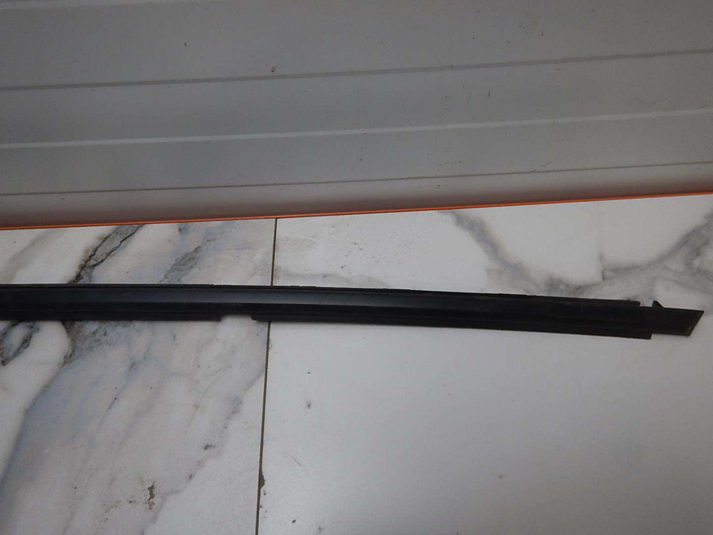 Накладка стекла заднего правого