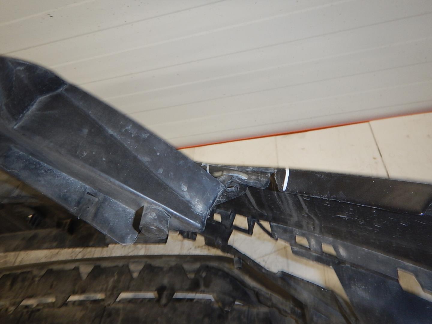 Бампер передний