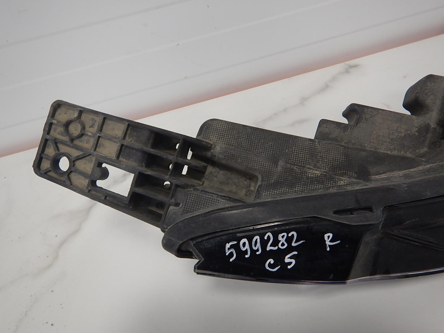 Фара дневного света правая (ходовые огни)