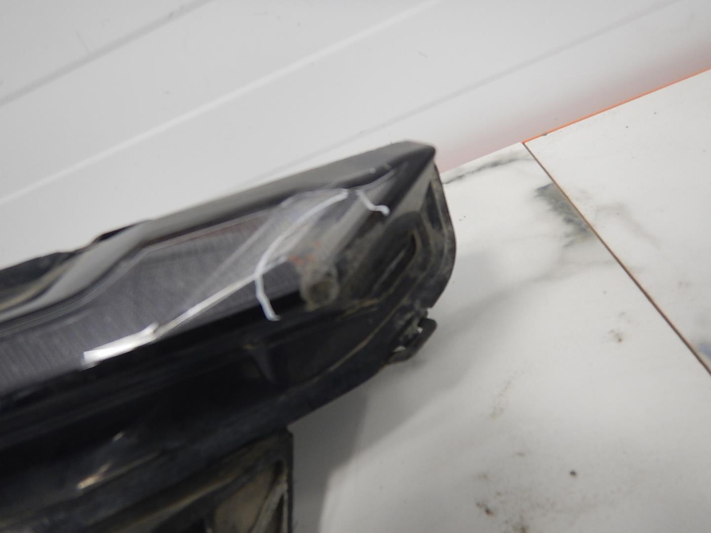 Фара дневного света правая (ходовые огни)