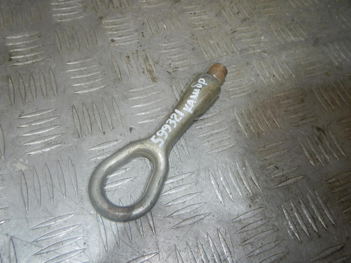 Крюк буксировочный