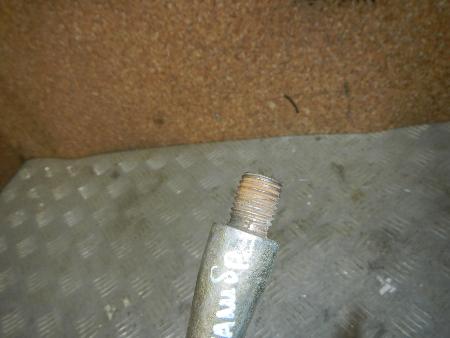 Крюк буксировочный