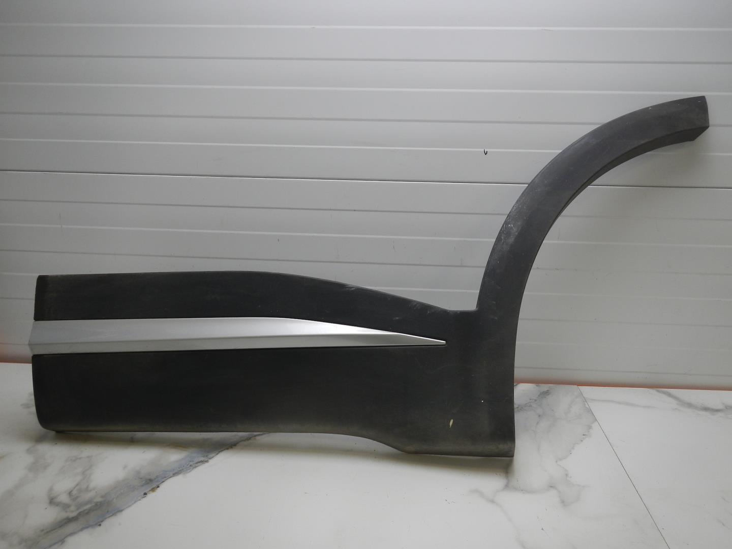 Молдинг задней левой двери