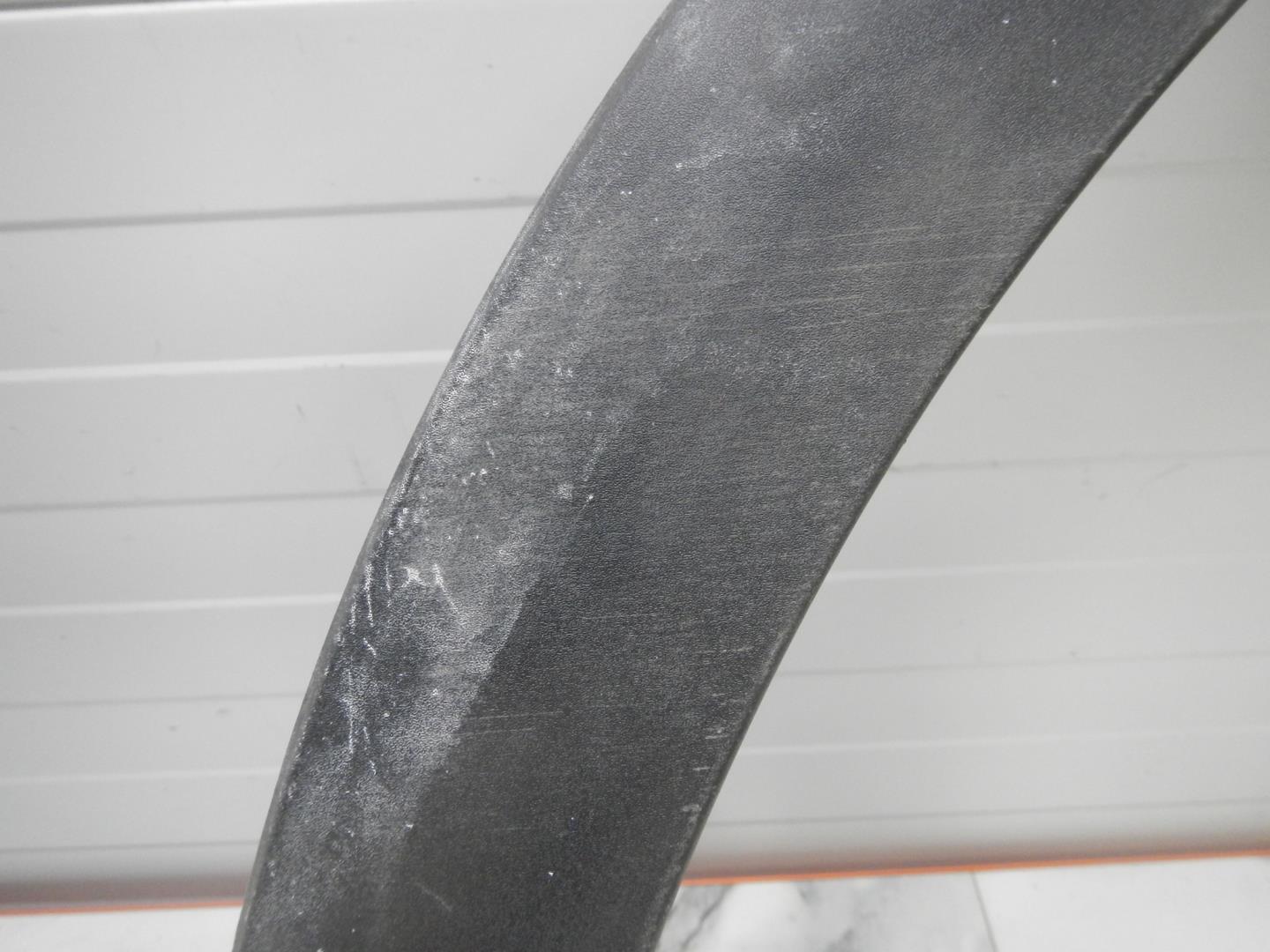 Молдинг задней левой двери