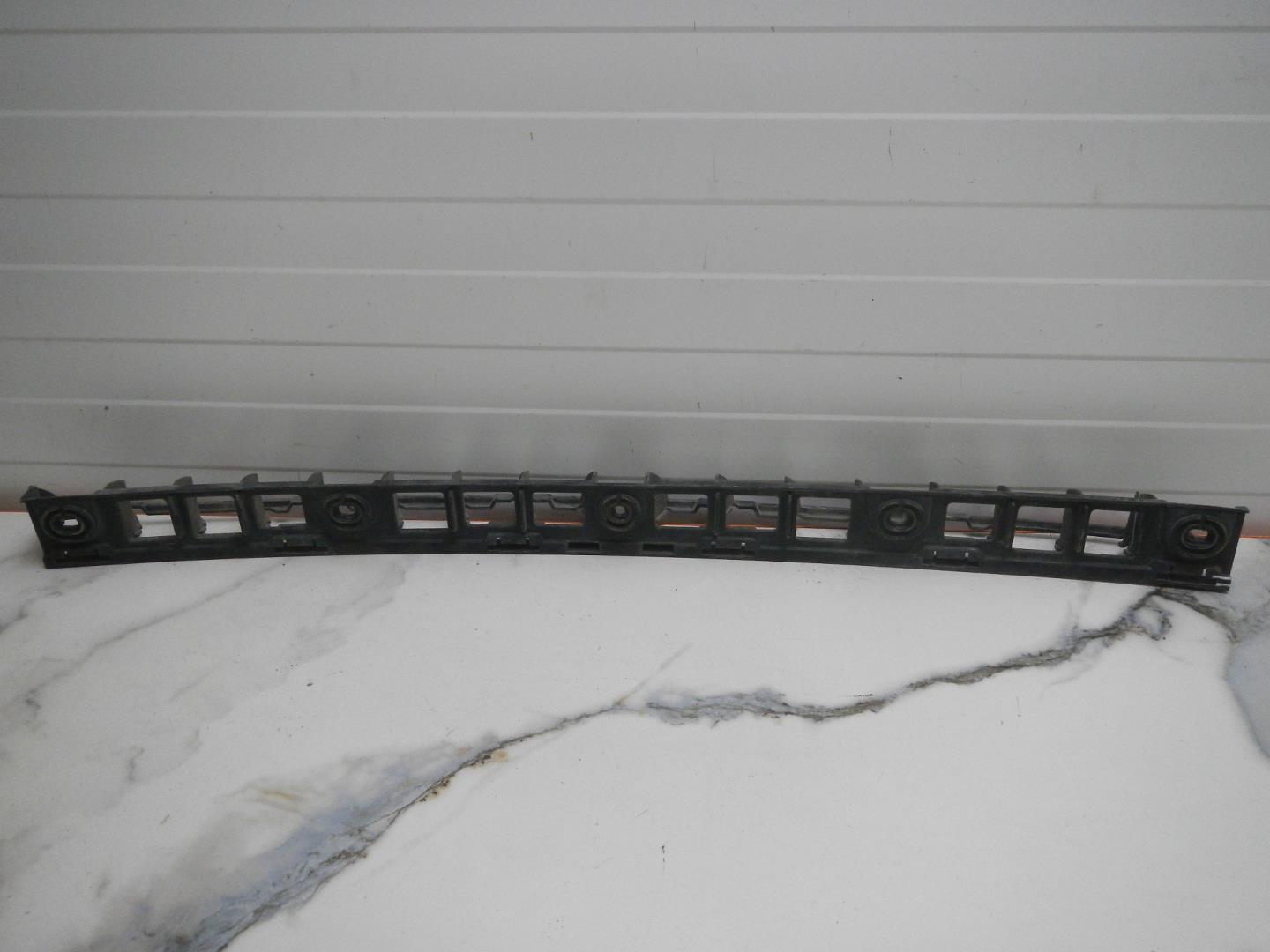 Кронштейн заднего бампера