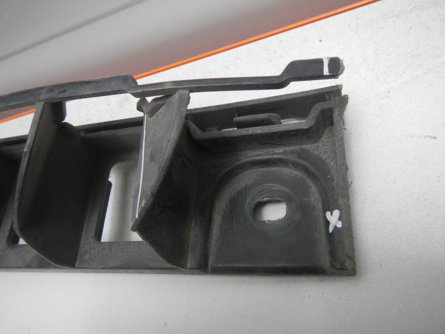 Кронштейн заднего бампера