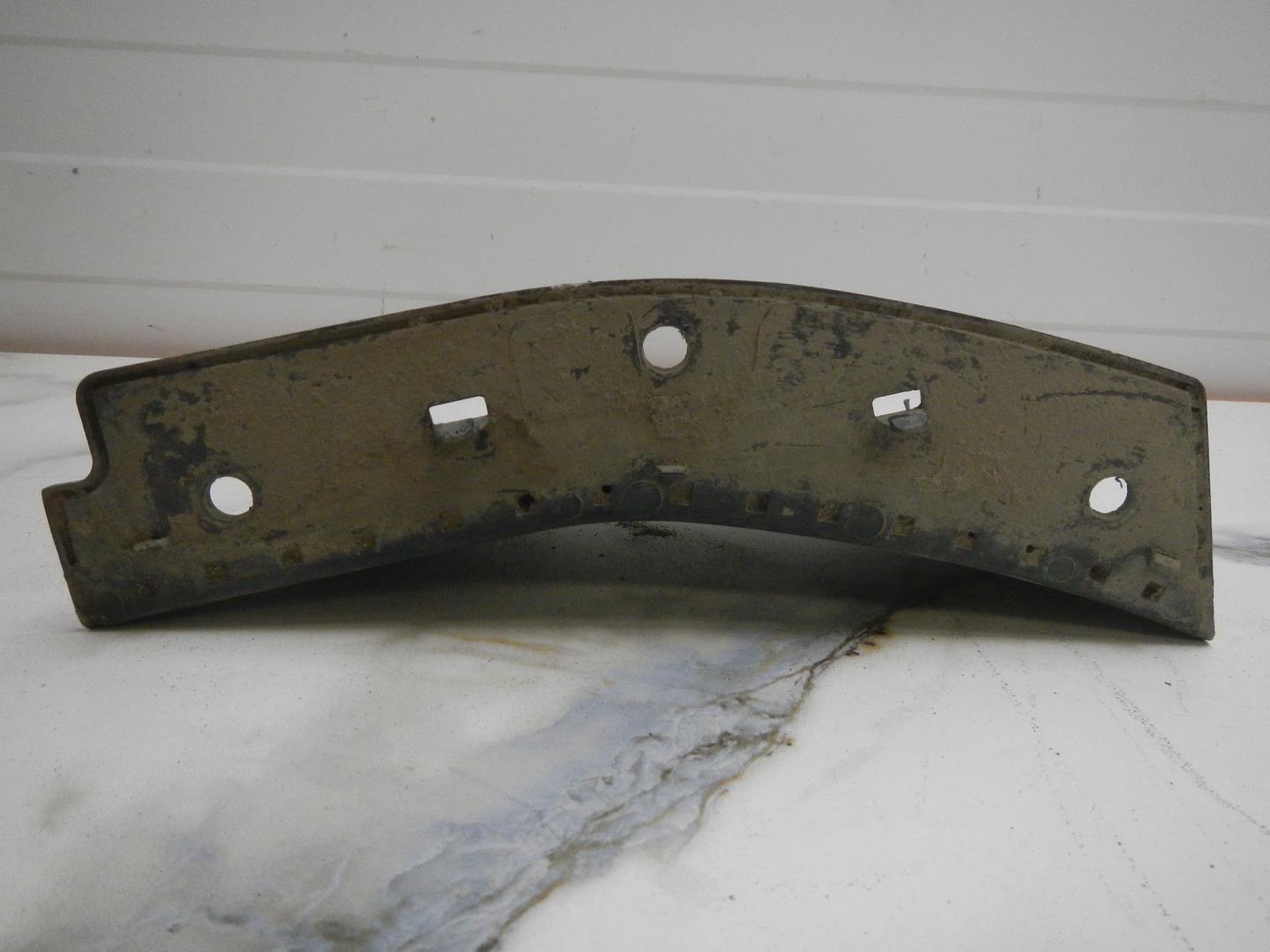 Брызговик передний левый