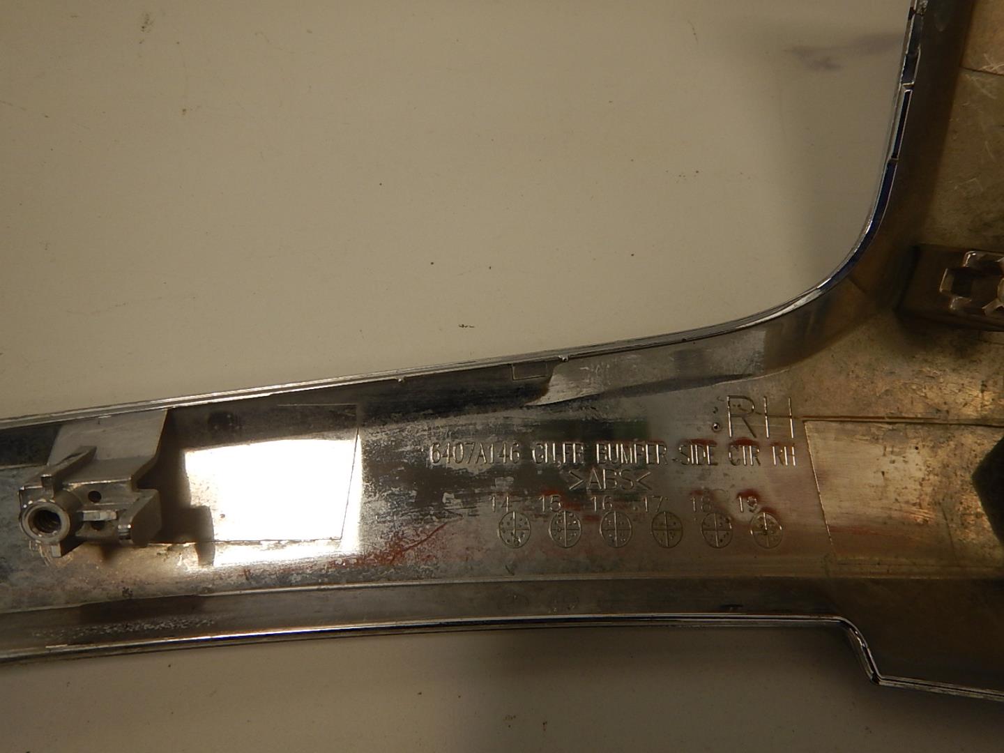 Накладка переднего бампера правая