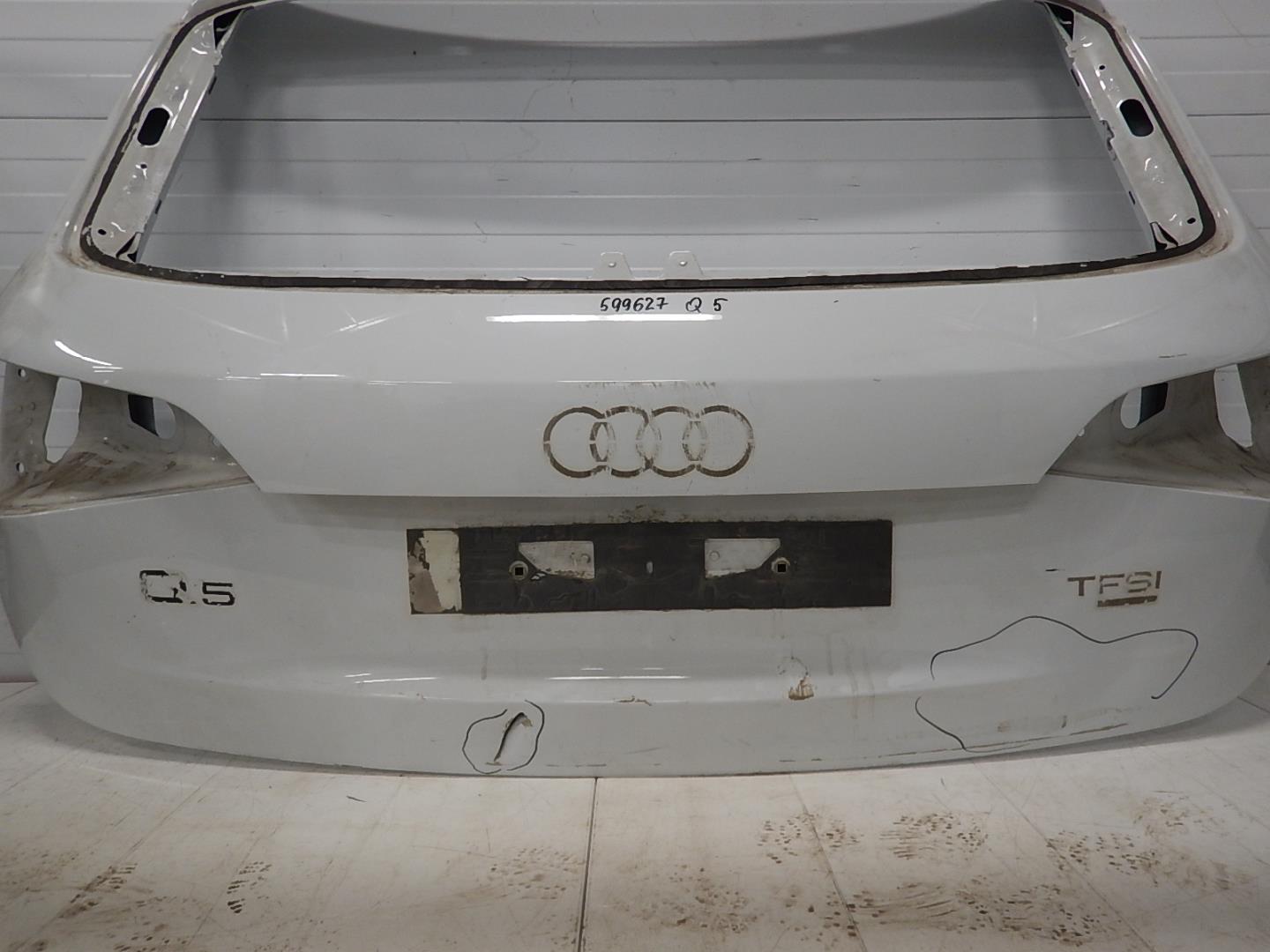 Дверь багажника