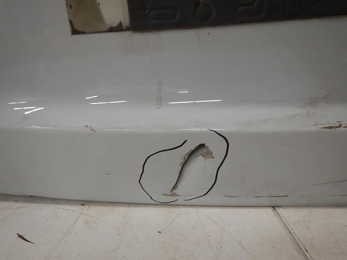 Дверь багажника