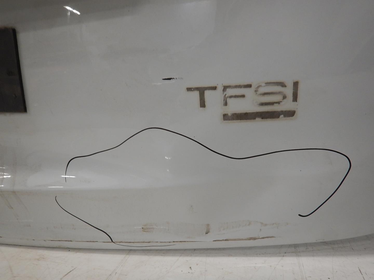 Дверь багажника