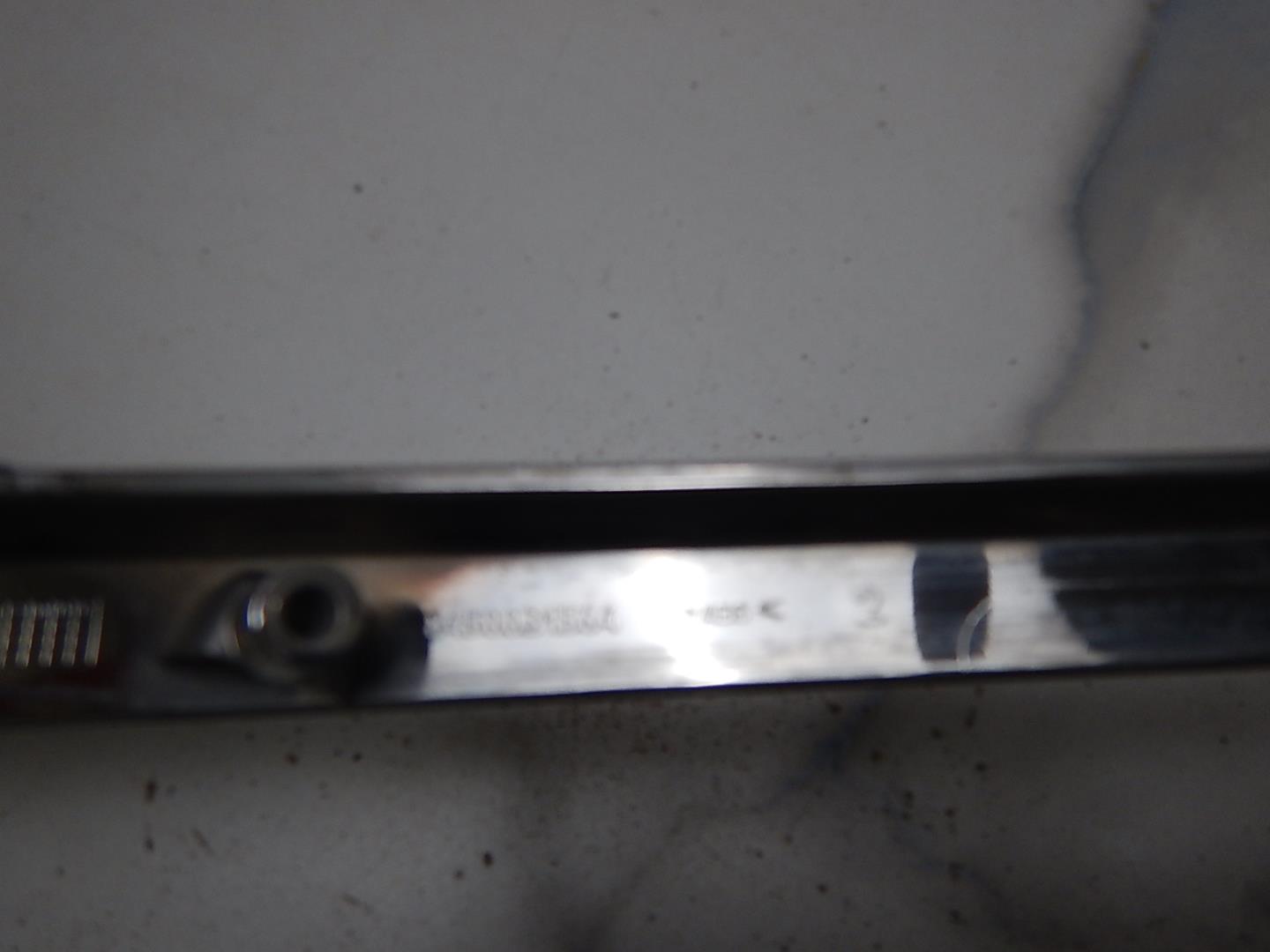 Молдинг переднего бампера правый