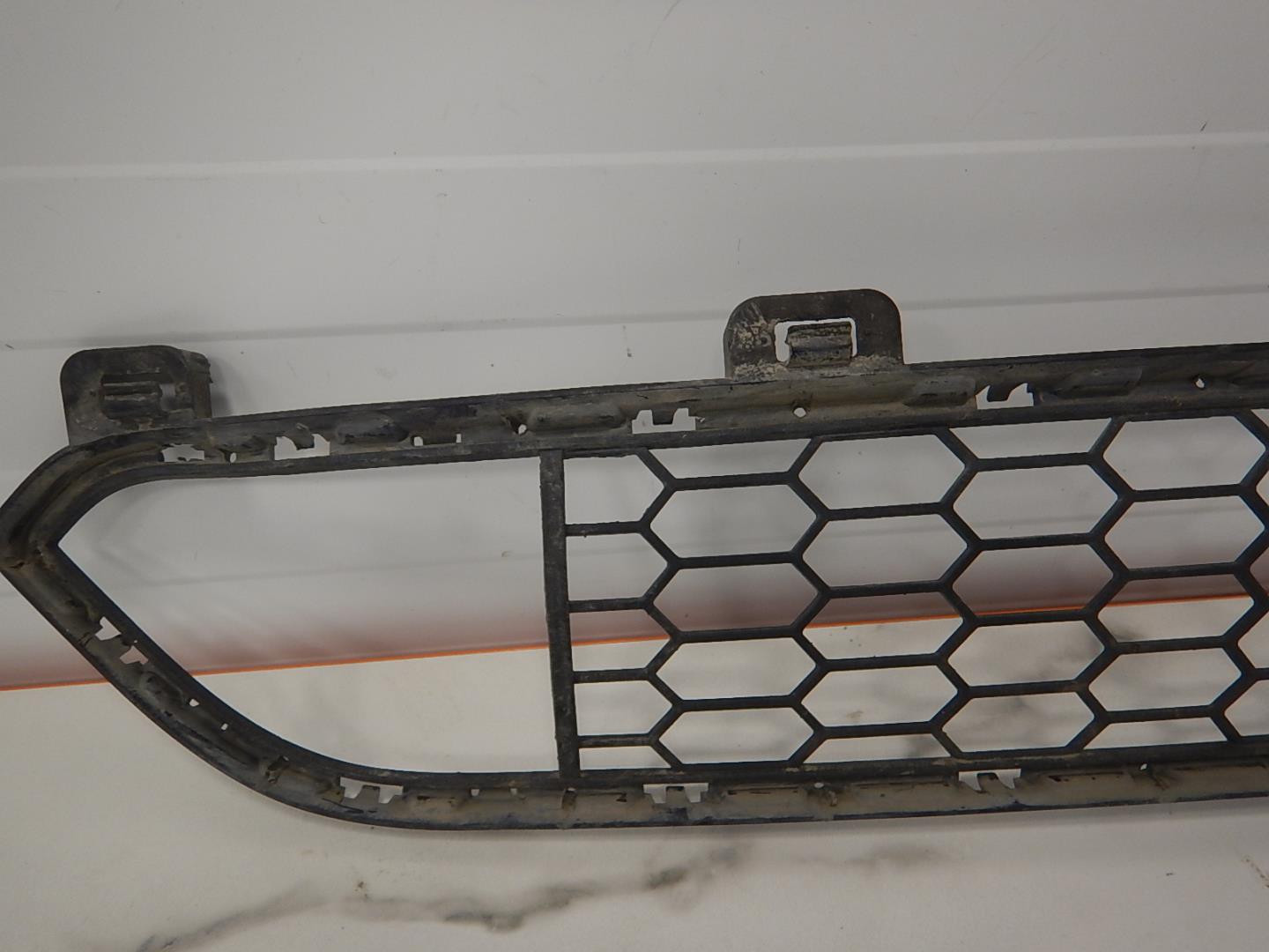 Решетка в бампер центральная