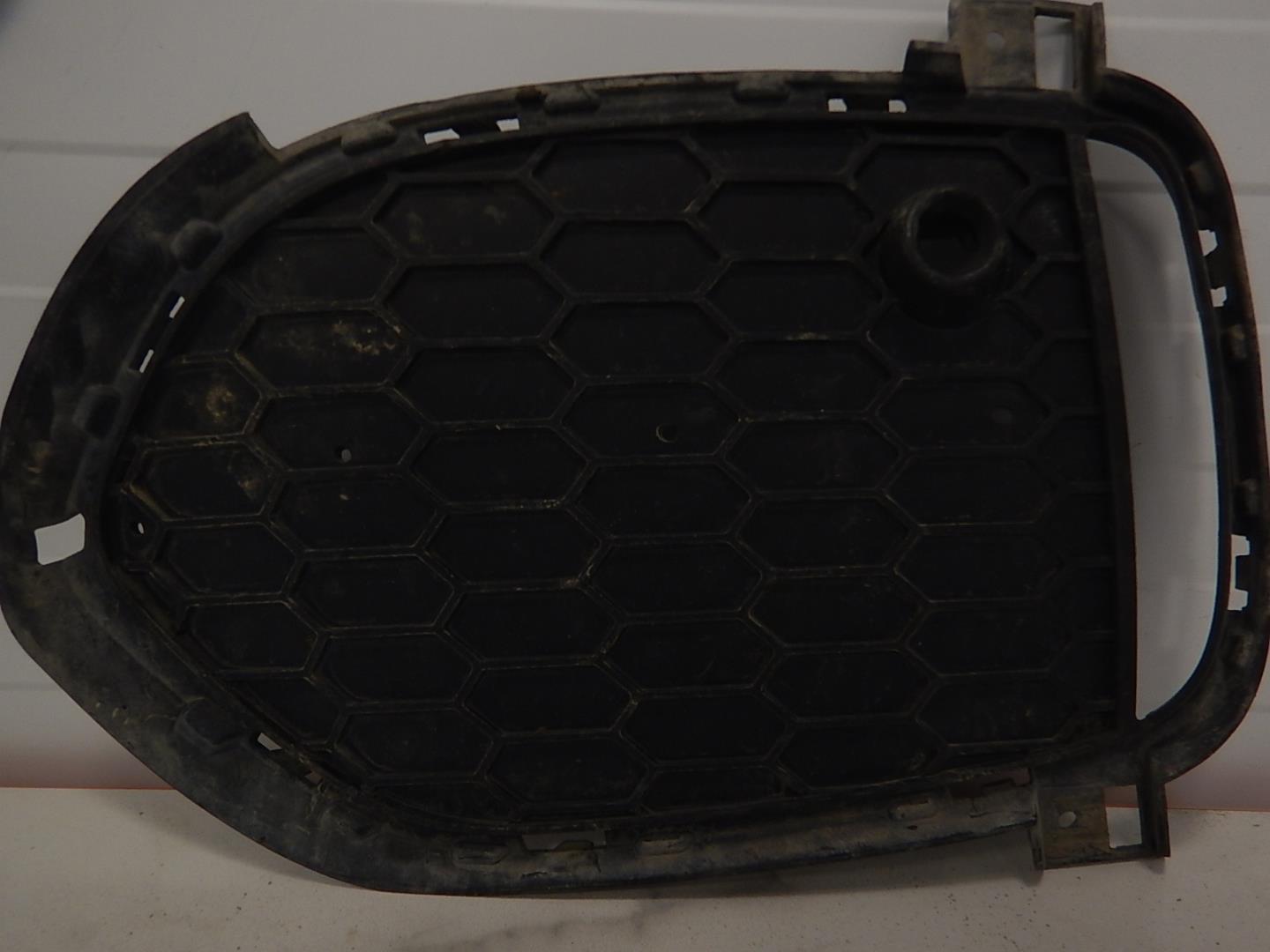 Решетка в бампер левая