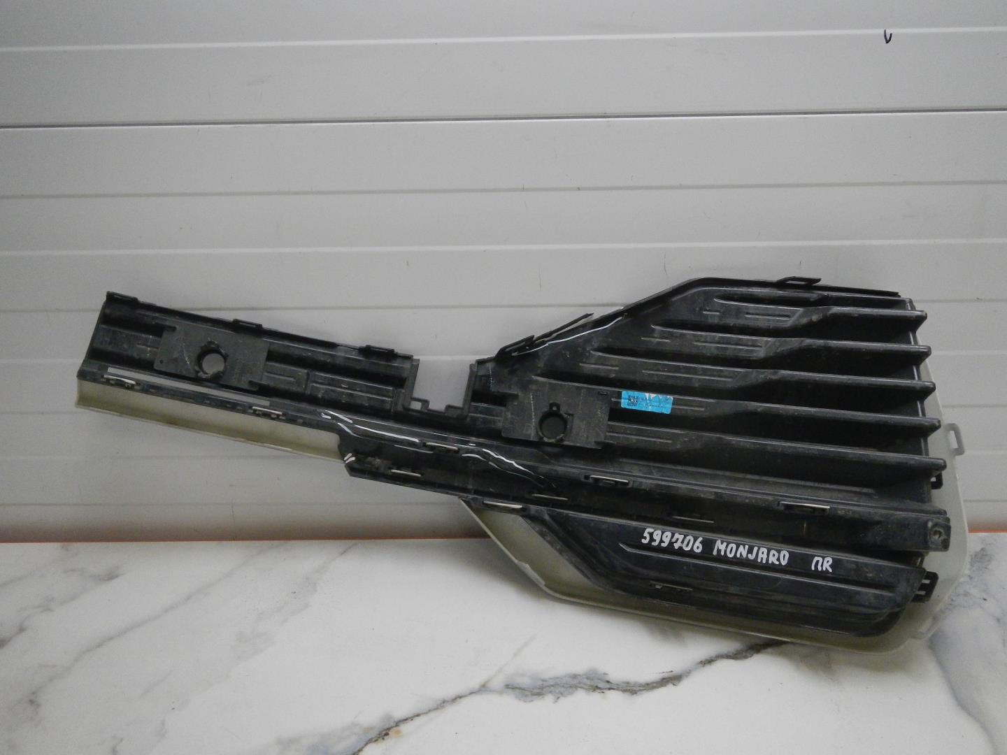 Решетка в бампер правая