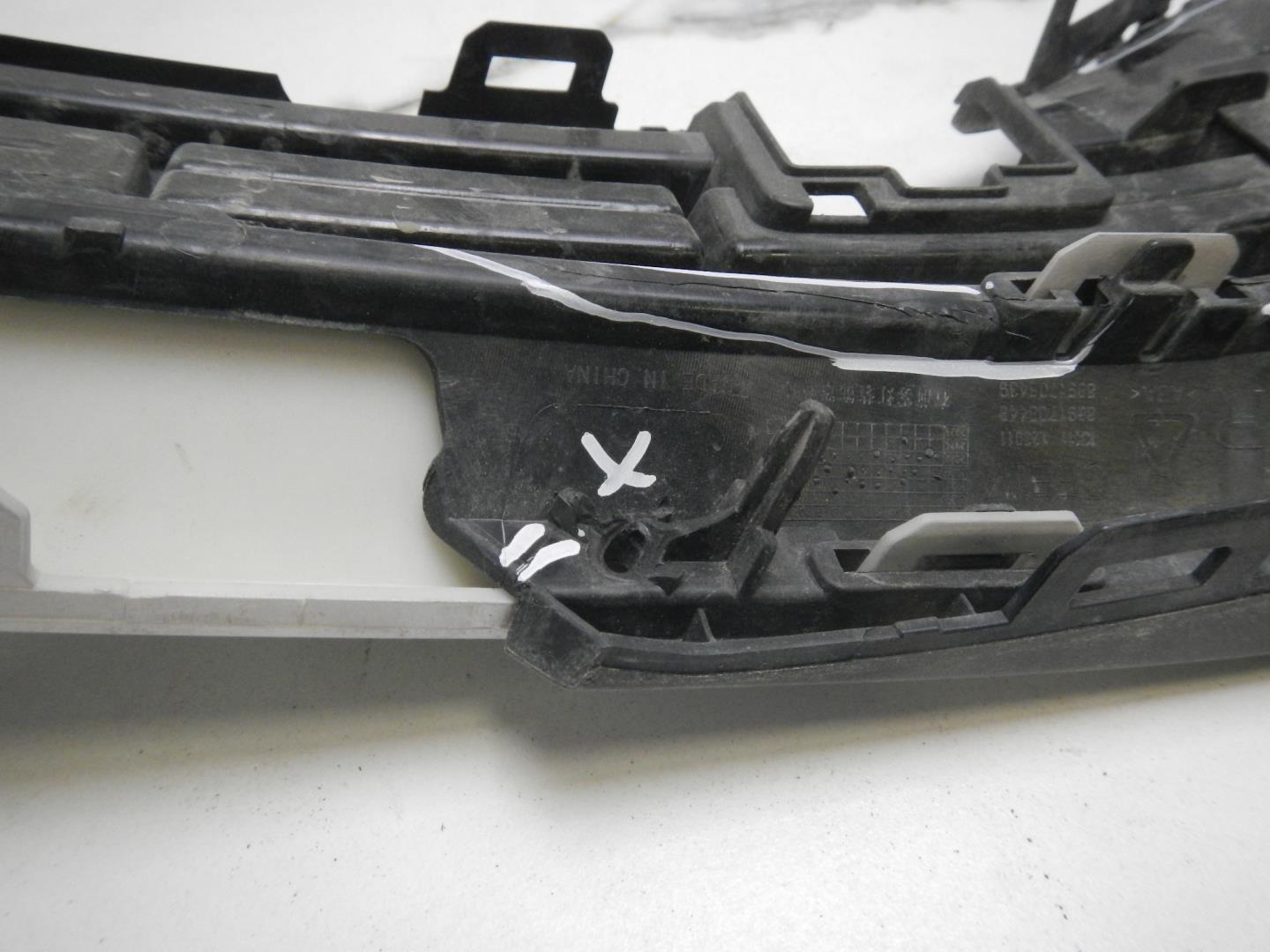 Решетка в бампер правая