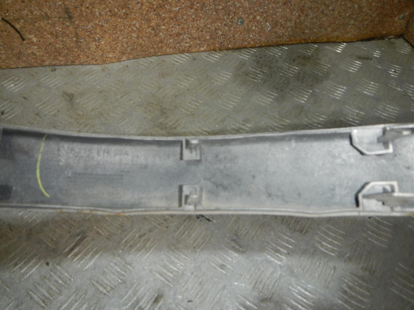 Молдинг заднего бампера