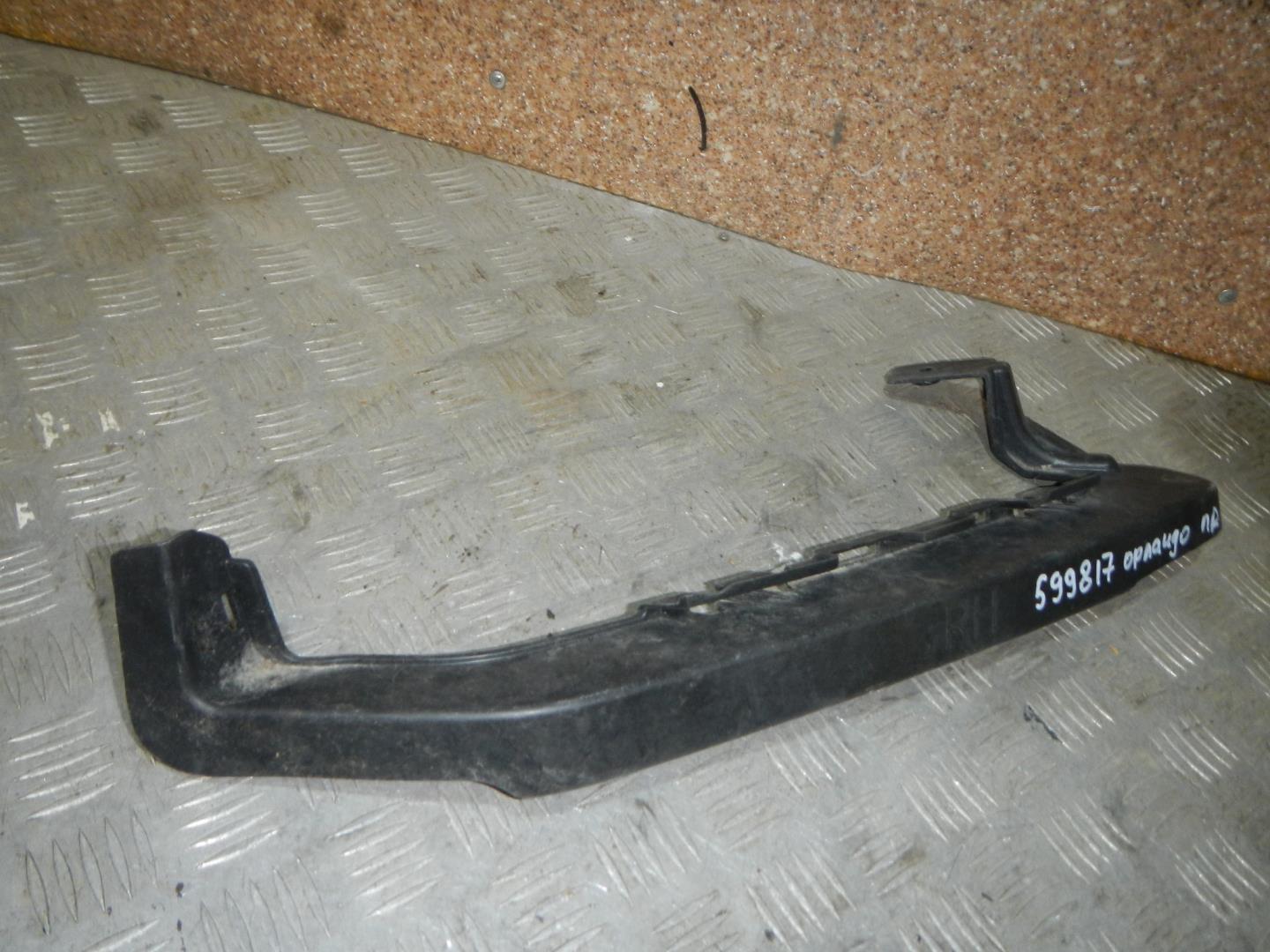 Кронштейн переднего бампера правый