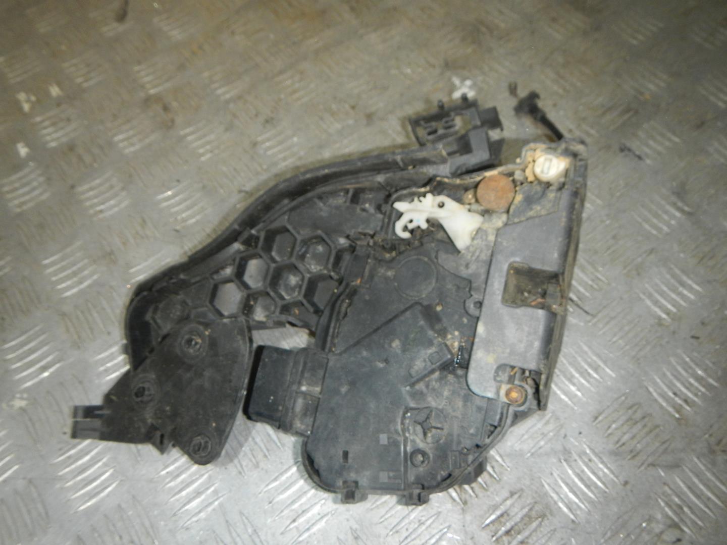 Замок двери задней правой