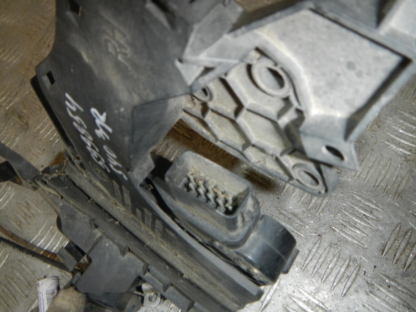 Замок двери задней правой