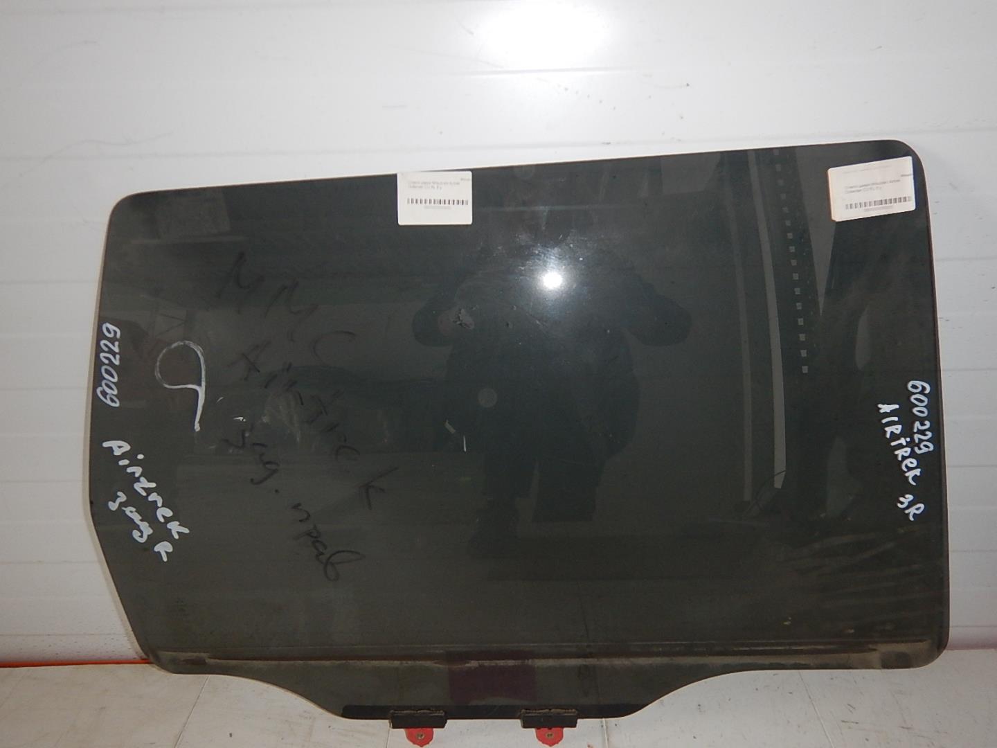 Стекло двери задней правой