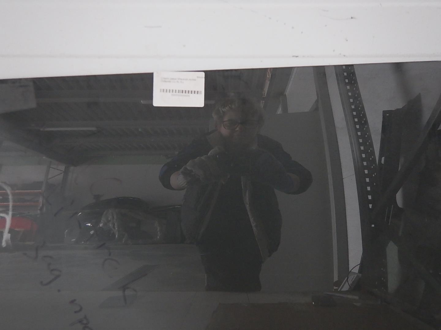 Стекло двери задней правой