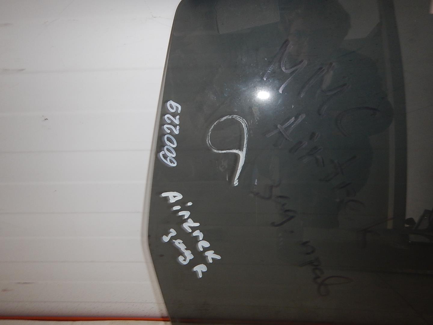 Стекло двери задней правой