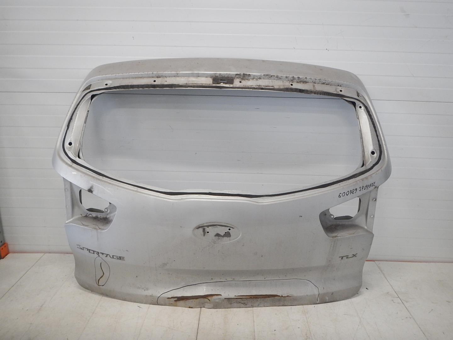 Дверь багажника