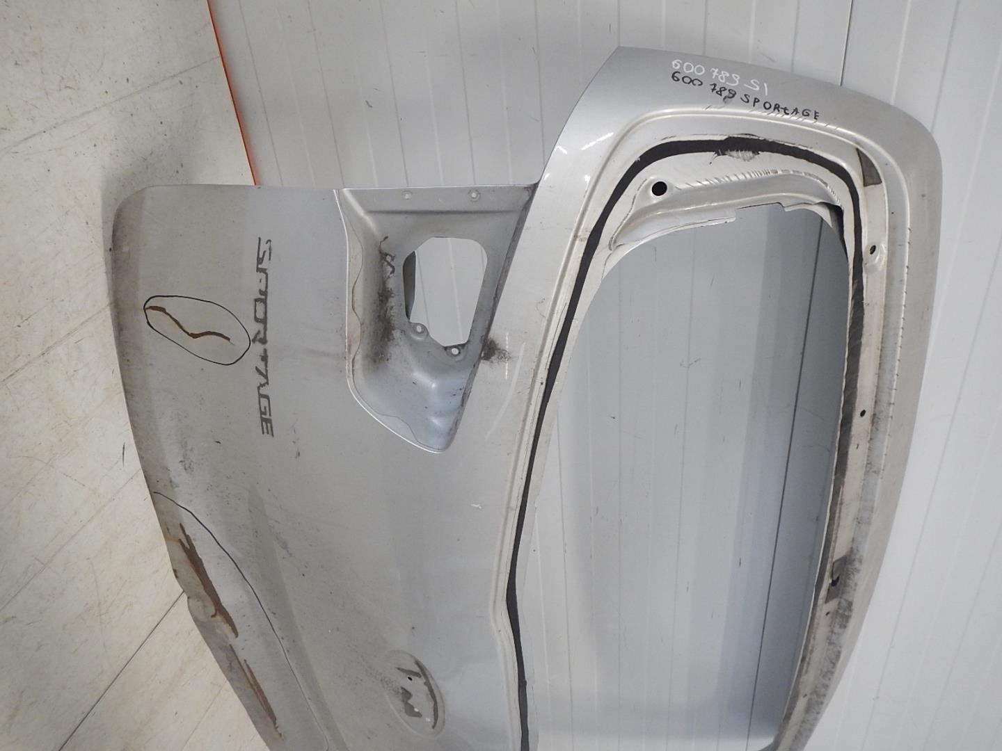 Дверь багажника